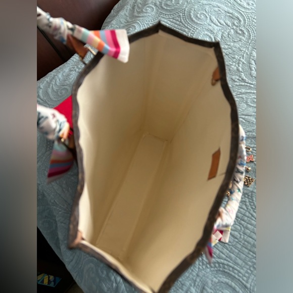 Authentic Louis Vuitton Sac Plat Tote Bag GM size in Monog Canvas - Picture 12 of 12